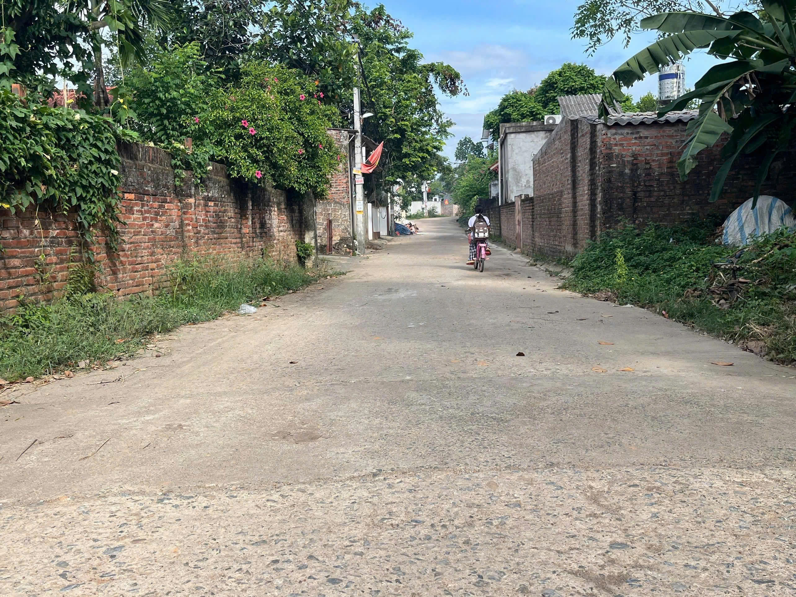 ĐẤT GIÁ HỜI TIỆN ĐỂ Ở, KINH DOANH BUÔN BÁN HOẶC ĐẦU TƯ