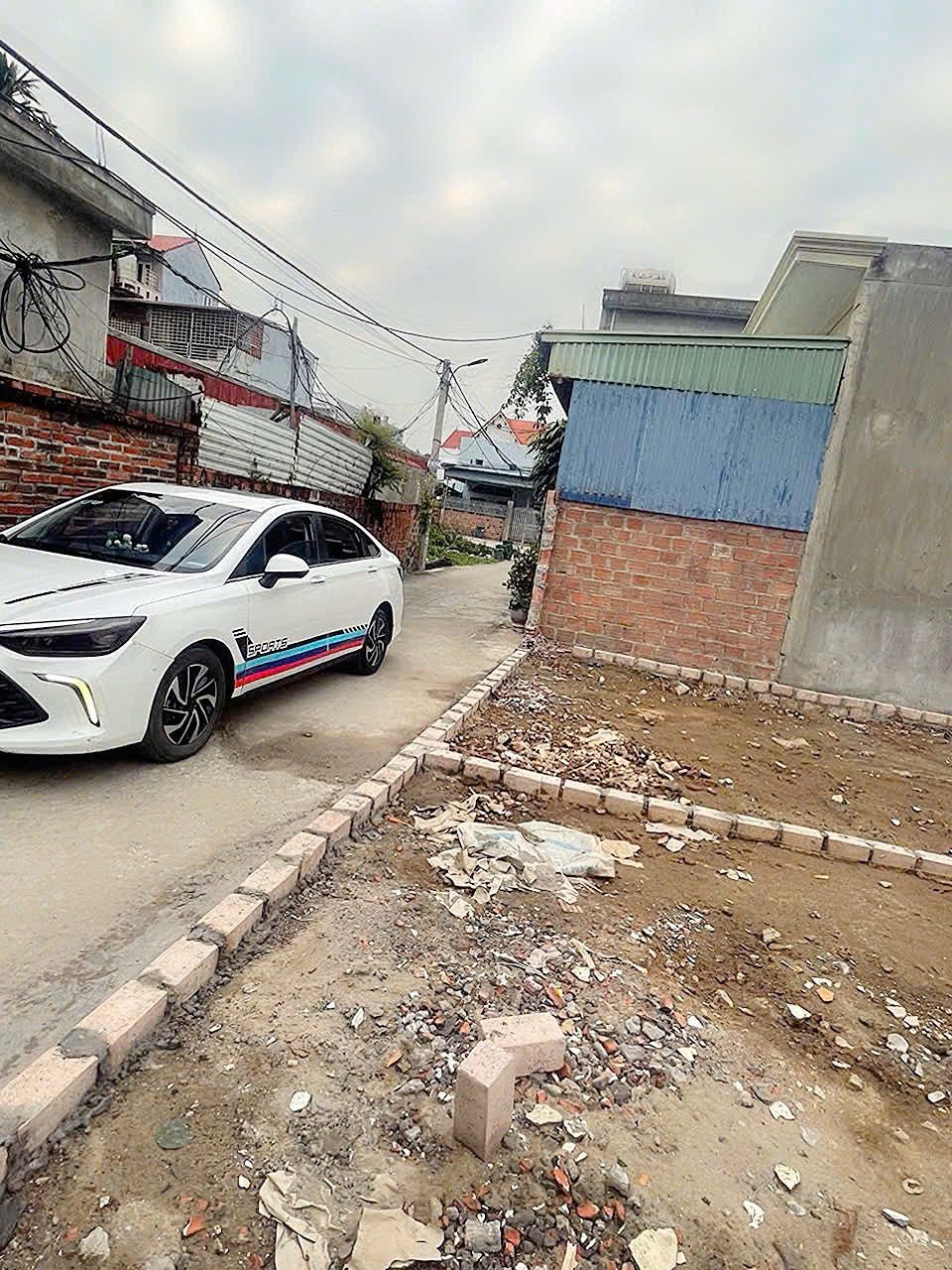 Bán Đất 70m2 có sẵn 50 m2 thổ cư + 20 m đất lưu ko. Ngõ ô tô.l/h;076.231.9990 e Thúy