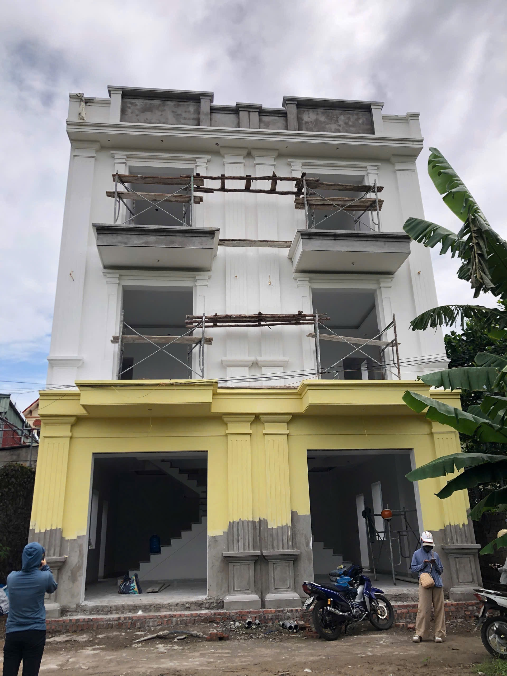👉Chào bán 2 nhà 3 tầng  đang hoàn thiện 
phường thủy sơn - l/h:076.231.9990 em Thuý
Thành Phố Thủy Nguyên - HP. 
👉Vị trí đất cách trường các cấp chỉ 40n .
Cách Bệnh Viện Đa Khoa Quốc Tế Thủy Nguyên 300m 
Cách núi đèo chỉ 500m.
Gần ngay uy ban trường