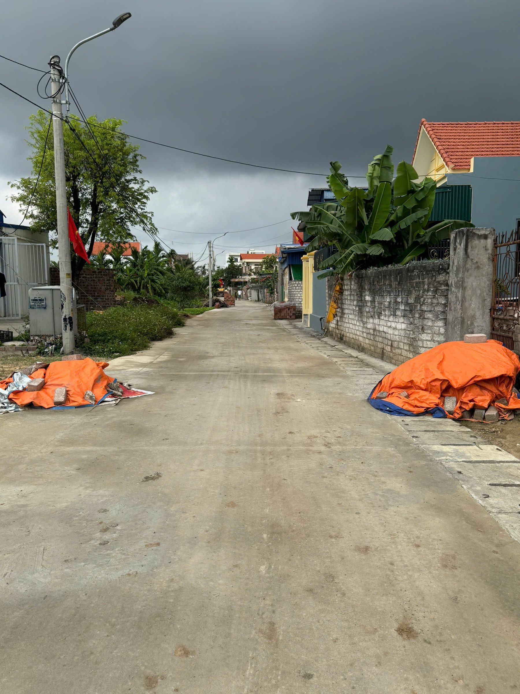 Bán  88.9 m Thuỷ Triều đường thôn  thông , gần chợ , 300m tới Vsip . L/h:076.231.9990 em Thuý