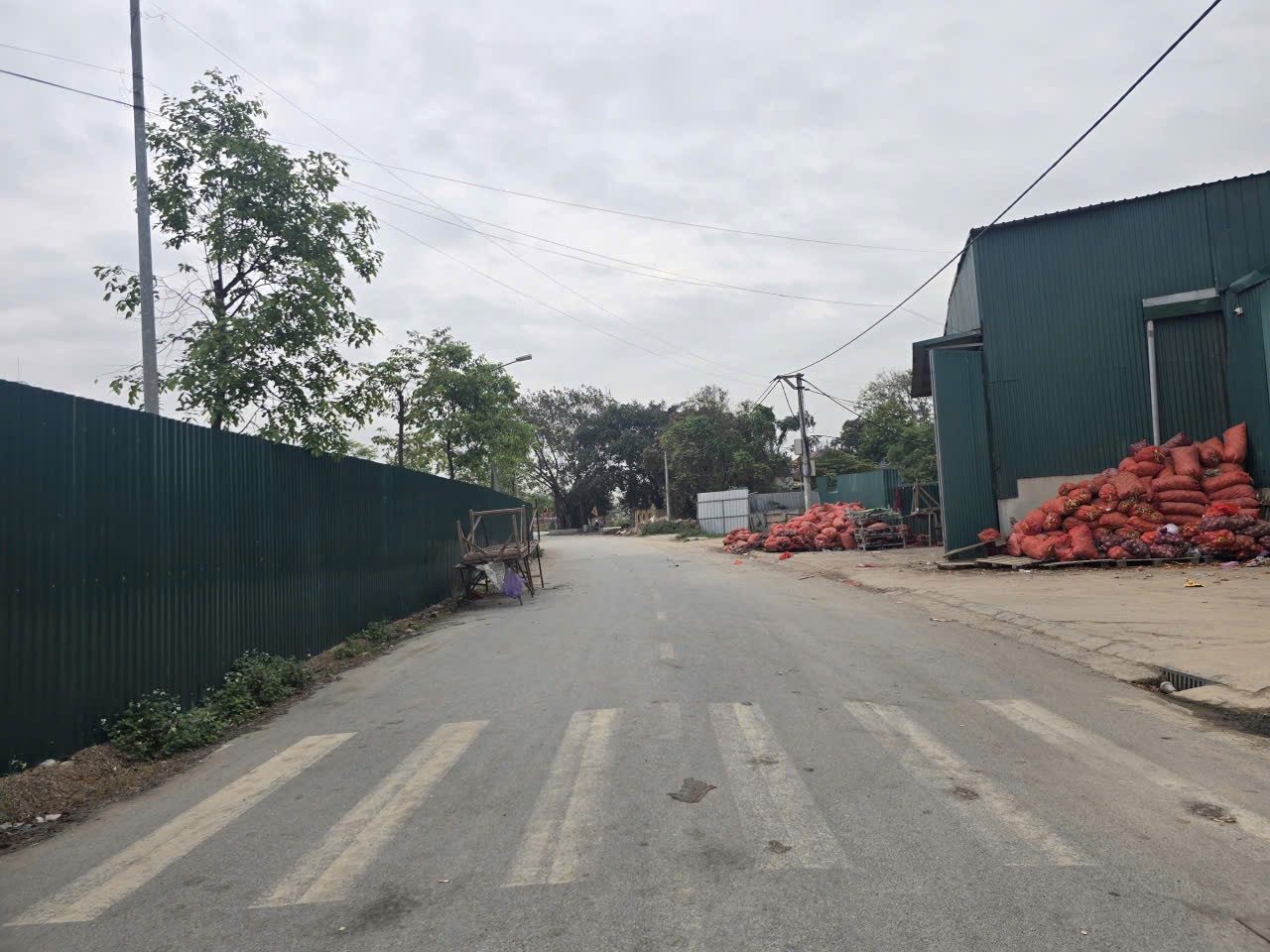 Bán đất khu 4.6ha lim. Lô góc dãy LK1 diện tích 112.5m mặt tiền 7.2m hướng đông nam & đông bắc. Xã tiên du tỉnh bắc ninh