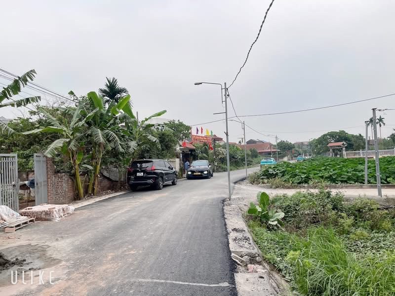 Diện tích 213m phun thổ cư mặt tiền 10m 
Đường trước apphan mặt 2 xe oto tránh nhau wiu hồ điều hòa hướng Tây nam