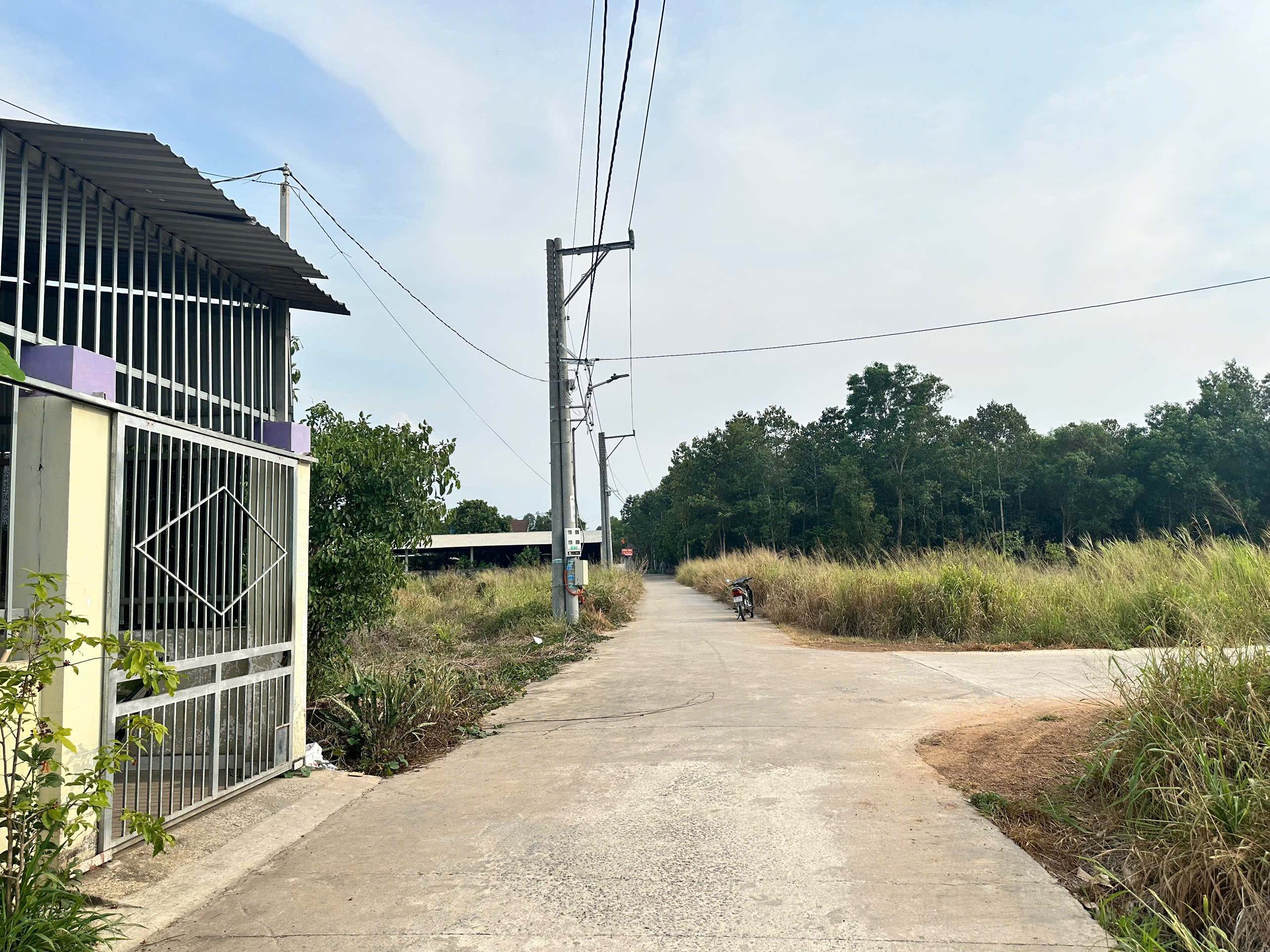 Bán đất 126m² có sẵn 80m² thổ cư ngang 5m giá 770 triệu nhánh ql13 lai uyên
