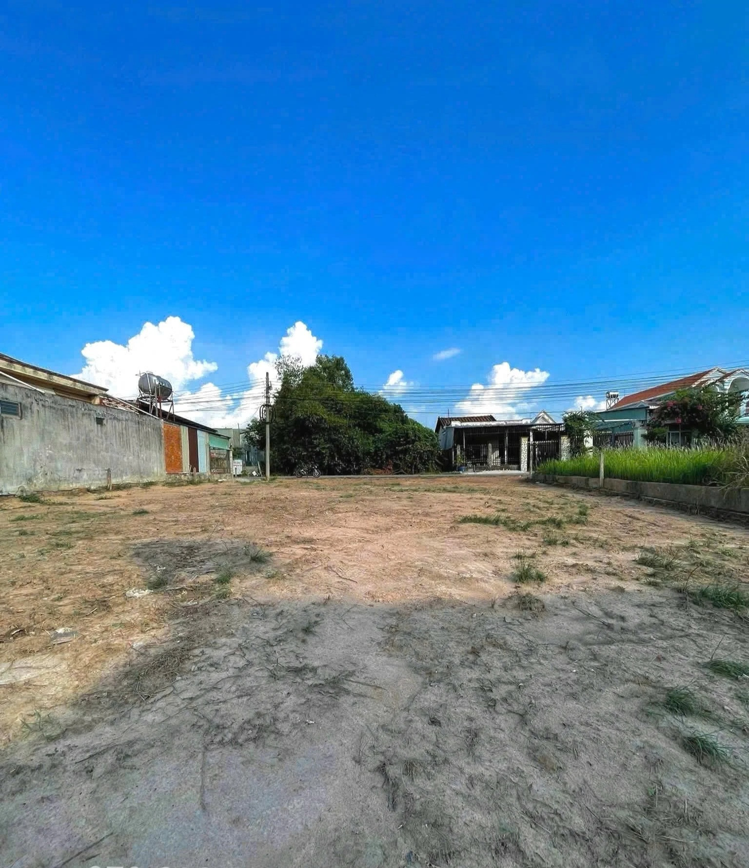 Chú ba cần bán gấp lô đất 1000m2 có sẵn 100m2 thổ cư