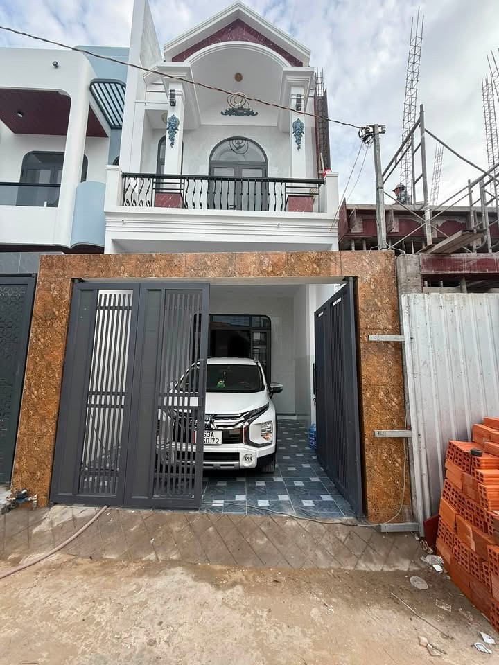 Bán nhà hẻm 3.5m xe oto 7 chổ ra vào cách Phạm Hùng 40m - Cách NCB 60m, ấp2, Trung An, TP. Mỹ Tho