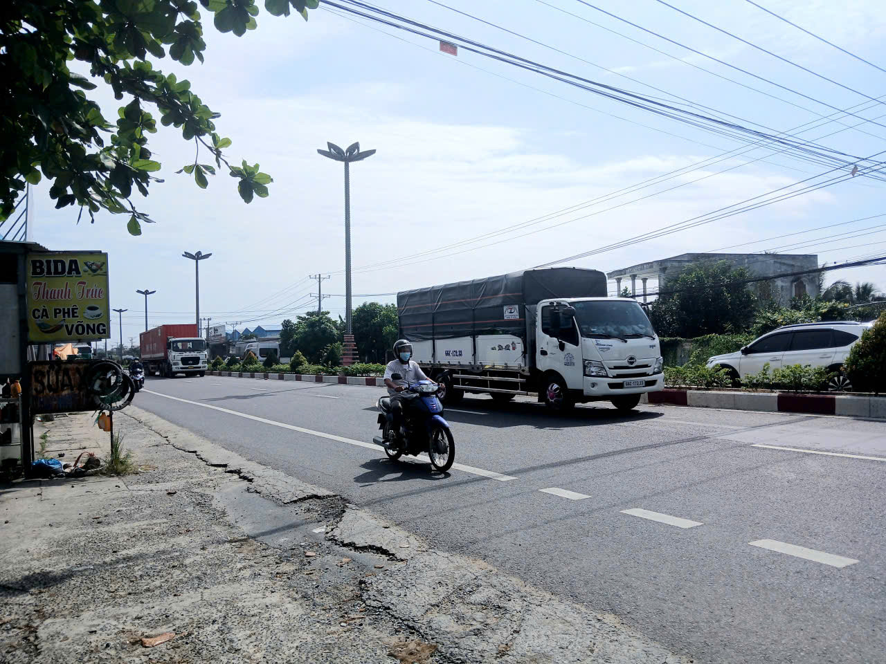 CĂN NHÀ LÔ GÓC ĐẸP RỰC RỠ. MẶT TIỀN Đường Mỹ Hưng. Bao rẻ Nhứt Mỹ Tho. TG cũ.