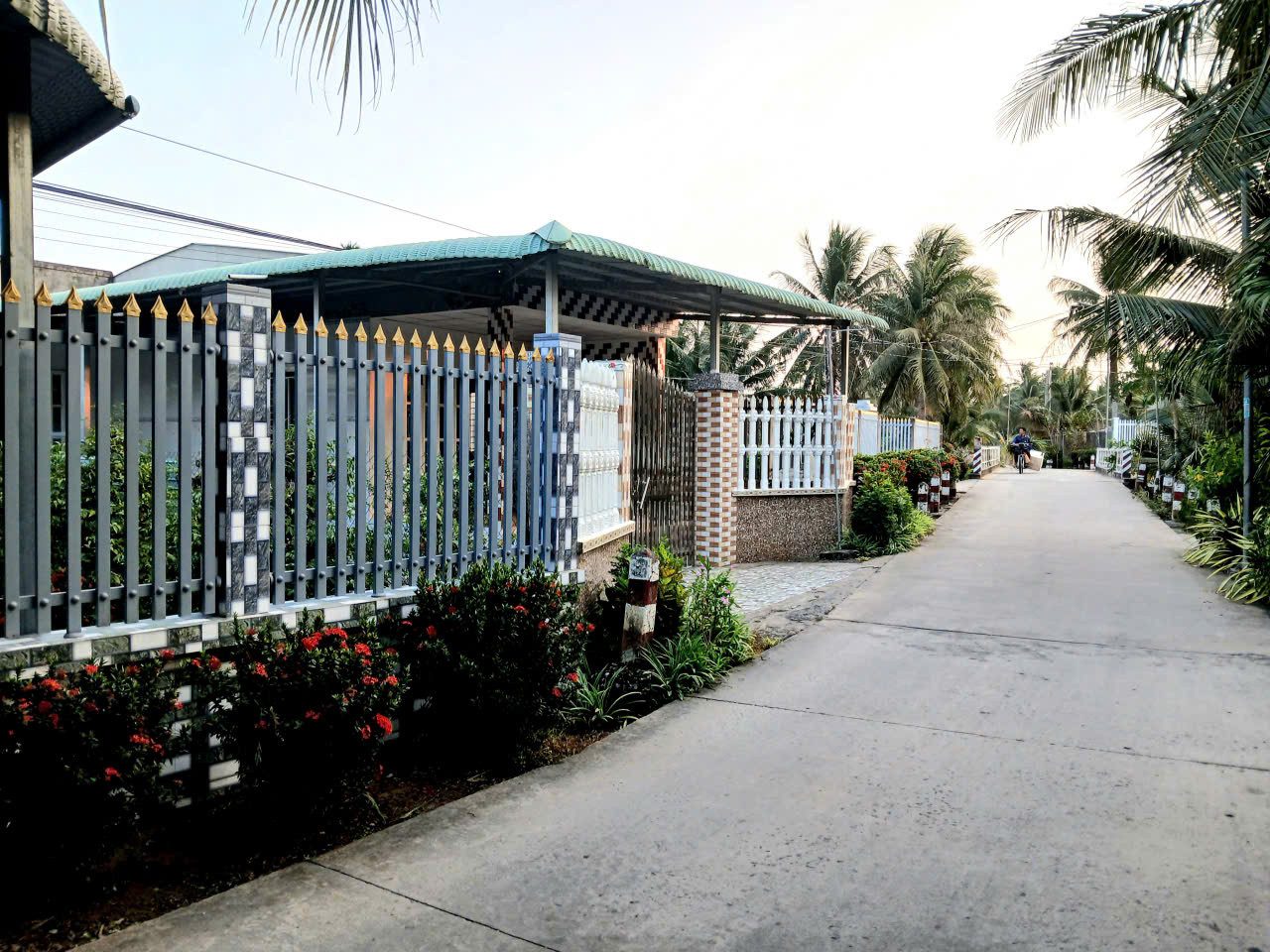 Nhà  2 tầng Mặt tiền TRẦN Thị Điểu. Có sân đậu Ô tô 7 chỗ. P.Trung An-Đồng Tháp.
