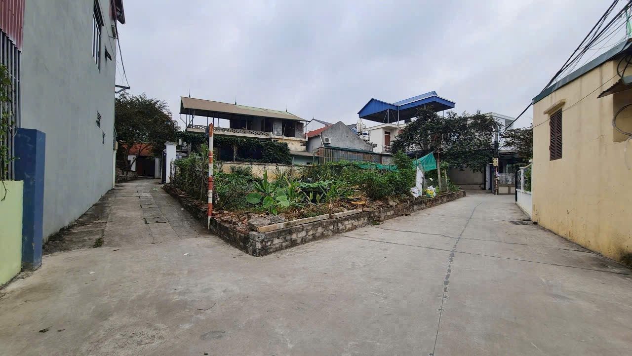 Cần bán gấp mảnh đất 2 mặt tiền đường rộng kinh doanh tốt