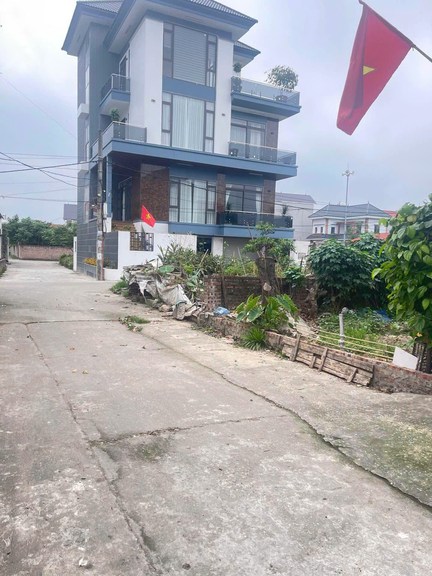 Lô góc 150m giá 1 tỷ 5 đường rất to 2 tô tô