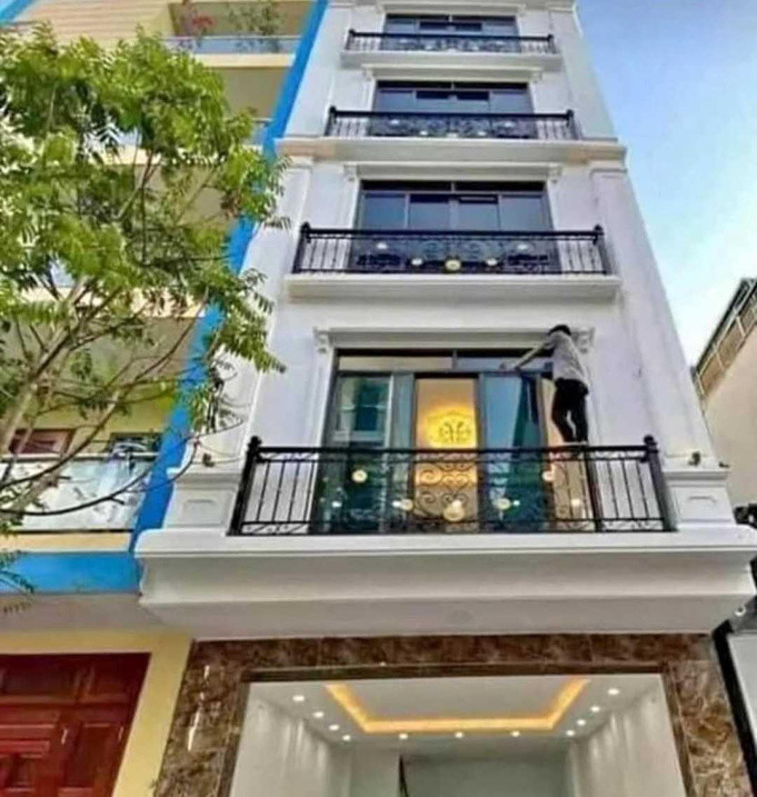 Bán nhà Vân Canh, Hoài Đức mặt đường 10m kinh doanh 70M 5 Tầng, thang máy, full nội thất