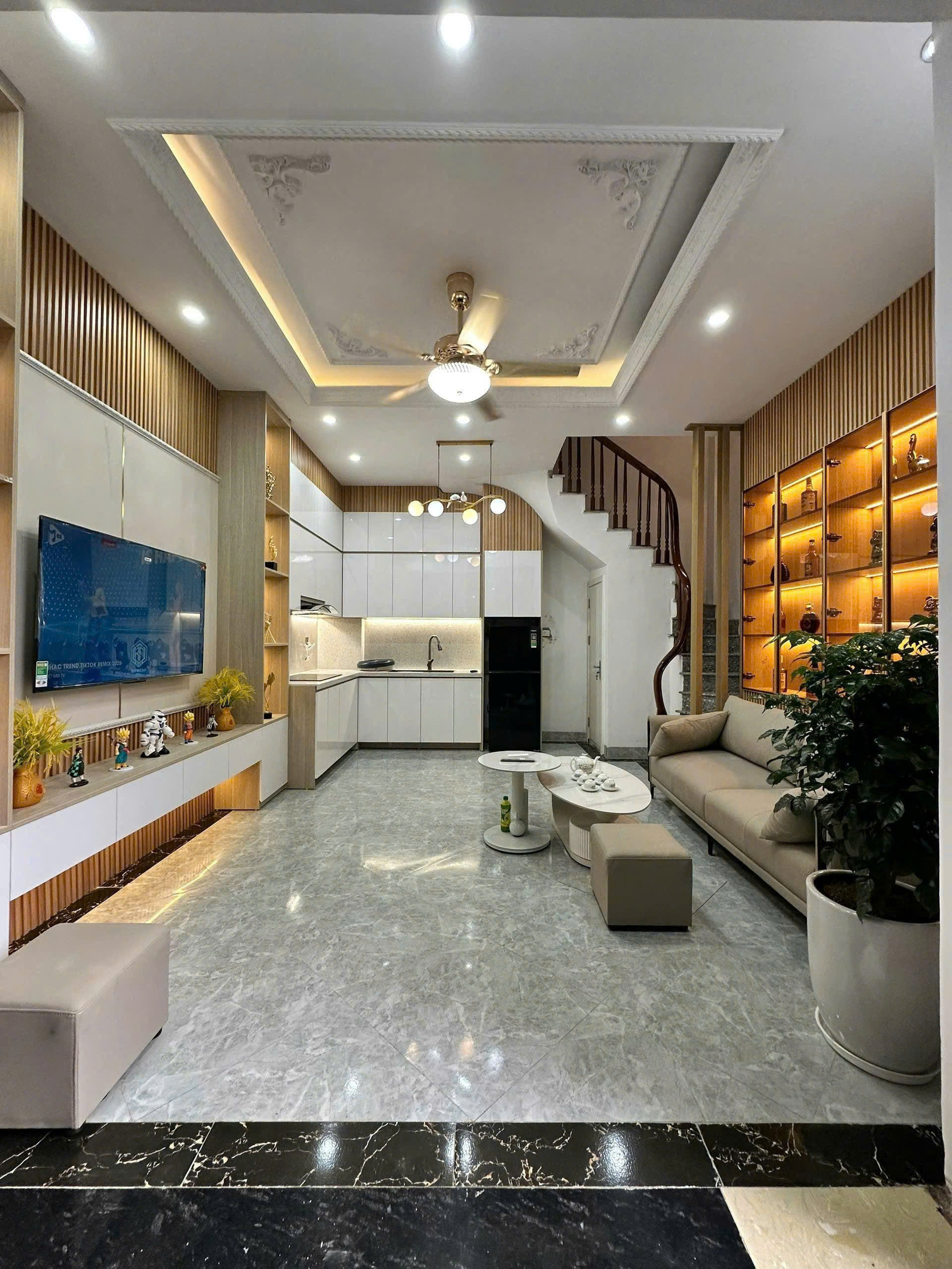 Bán nhà Vân Canh, Trịnh Văn Bô 35M 5 Tầng, 3 ngủ, 4 wc, ô tô đỗ giá 5.5 tỷ