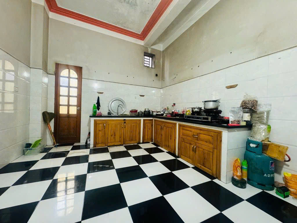 Nhà 3 tầng, 6n, lô góc, đường 2 xe tải tránh nhau, view vườn hoa trung tâm Văn Môn