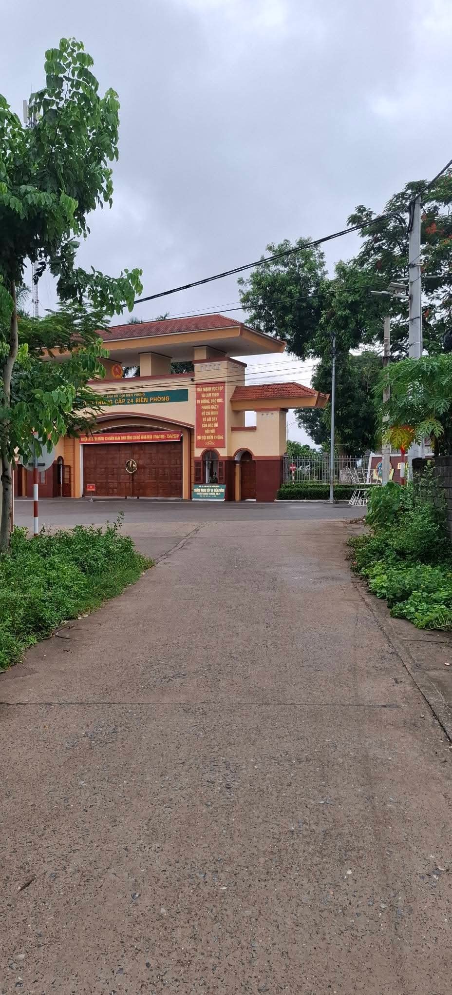 🏡 Chưa tới 2 tỷ có ngay lô đất cạnh cổng trường Trung cấp 24 Biên Phòng, đối diện trường tiểu học Vật Lại khu Vật Yên