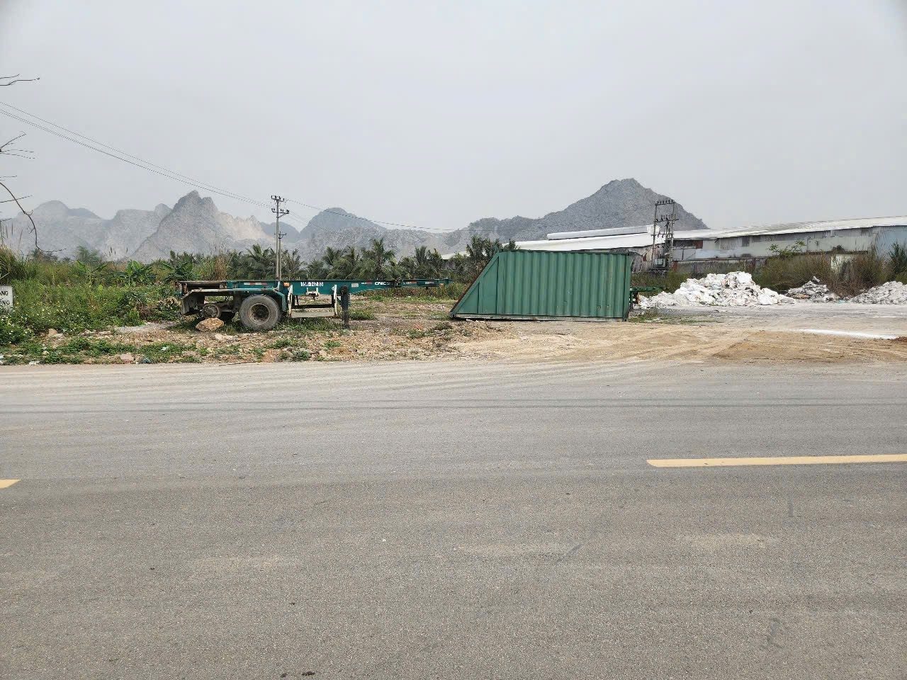 Bán đất 100m² ngang 5m. mặt đường 352. giá 2.05 tỷ Xã Việt Khê( Lại Xuân). liên hệ 0362558882