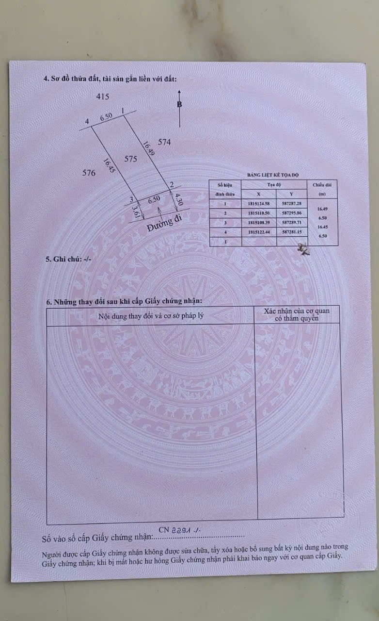 Bán mảnh đất vinh an gần nhà hàng lê đô giá 2xx triệu.
Vị trị hà úc 1 xã vinh an, TP Huế).
Dt: 106m ( 100m đất ở, ngang 6,5mx16,45m) 
Hướng Đông Nam.
Pháp lý sổ hồng 
Đường ô tô.
Ưu điểm: Dân cư đông đúc, ra quốc lộ 2 phút, ra biển an bằng tầm 5 phú