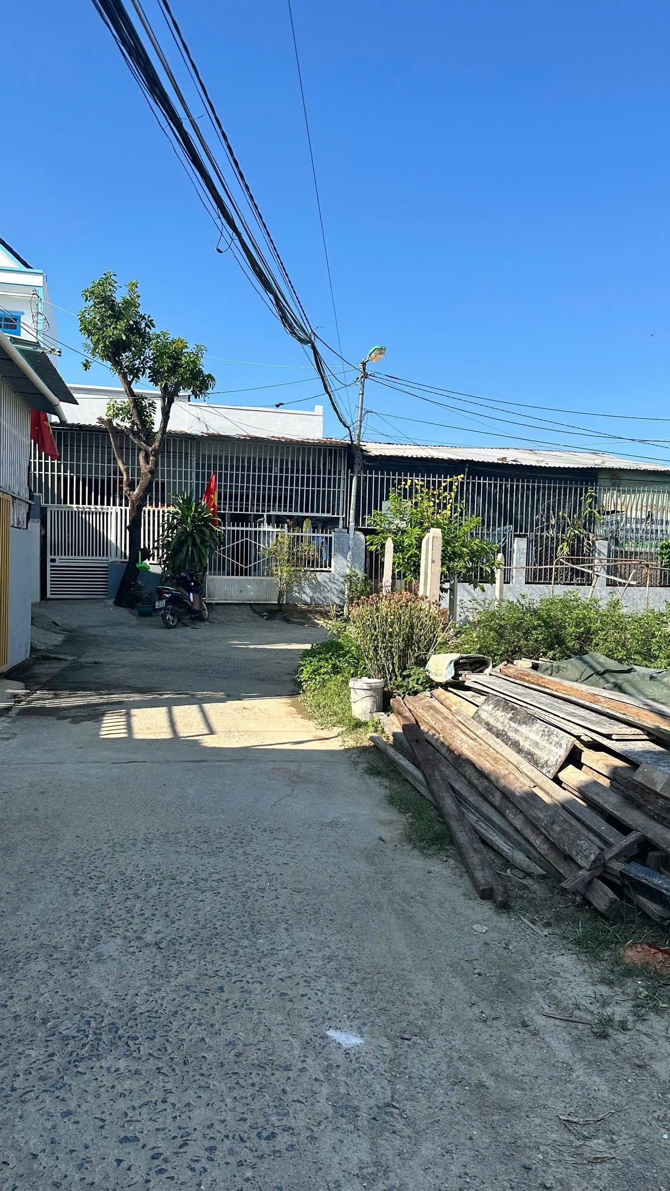 Bán lô góc đẹp 2 mặt tiền, ngang 8m Vĩnh Điềm Thượng - Vĩnh Hiệp, Tây Nha Trang

— 𝐃𝐢𝐞̣̂𝐧 𝐭𝐢́𝐜𝐡:  105,8m² (8m x 14,21m) – Full thổ cư
- Đường bê tông 4m5, ô tô vào tận nơi
