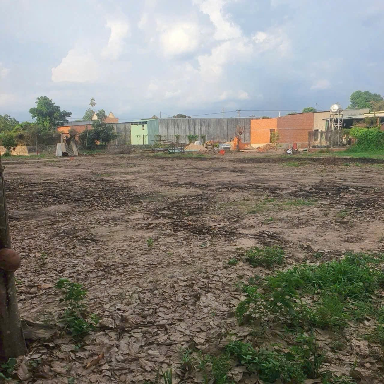 Bán lô đất 300m2 có 100m2 thổ cư ngang 10m ở Phú Giáo Bình Dương cũ giá chỉ 500rr