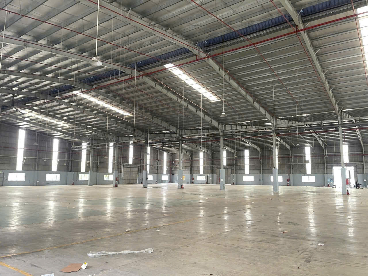 Cho Thuê Nhà Xưởng tại Tân Uyên Bình Dương•GC•
• Tổng DT Đất: 25.000m2 • DT Xưởng: 18.000m2
• Gồm 4 Phân Xưởng: 5.300m2 + 5.300m2 + 4.700m2 + 2.700m2
• Trạm Điện: 630KVA • PCCC Tự Động Nghiệm Thu