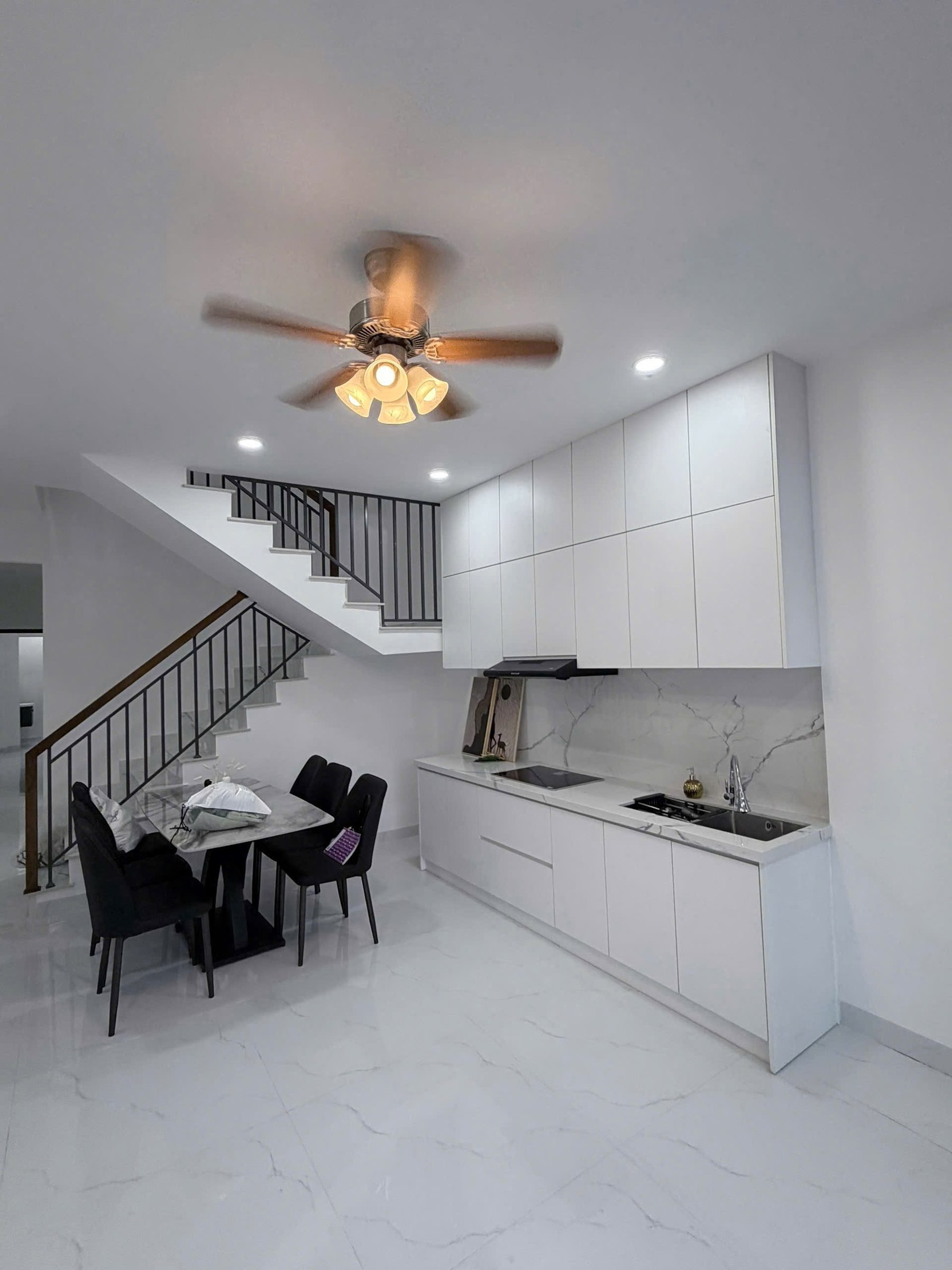 🔴 Nàh Đẹp 4p/ngủ - Phường Nam Nha Trang - Mặt Đường nhựa 10m 
👉 Nhà 2Tầng kiên cố TĐC Đất Lành - Vĩnh Thái