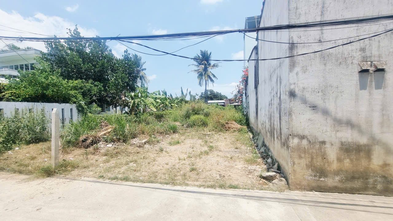 💥Cần bán lô đất Vĩnh Thạnh đường ô tô thông
– Dt: 153,3m2 ngang 5m (75m2 thổ cư)
– Đất bằng phẳng cao ráo.  Hướng tây tứ trạch
– Mặt tiền đường Nhà Nghĩa rộng 4,5m
– Cách đường 23/10 chỉ 250m, khu vực dân cư đông đúc… xây dựng tự do
