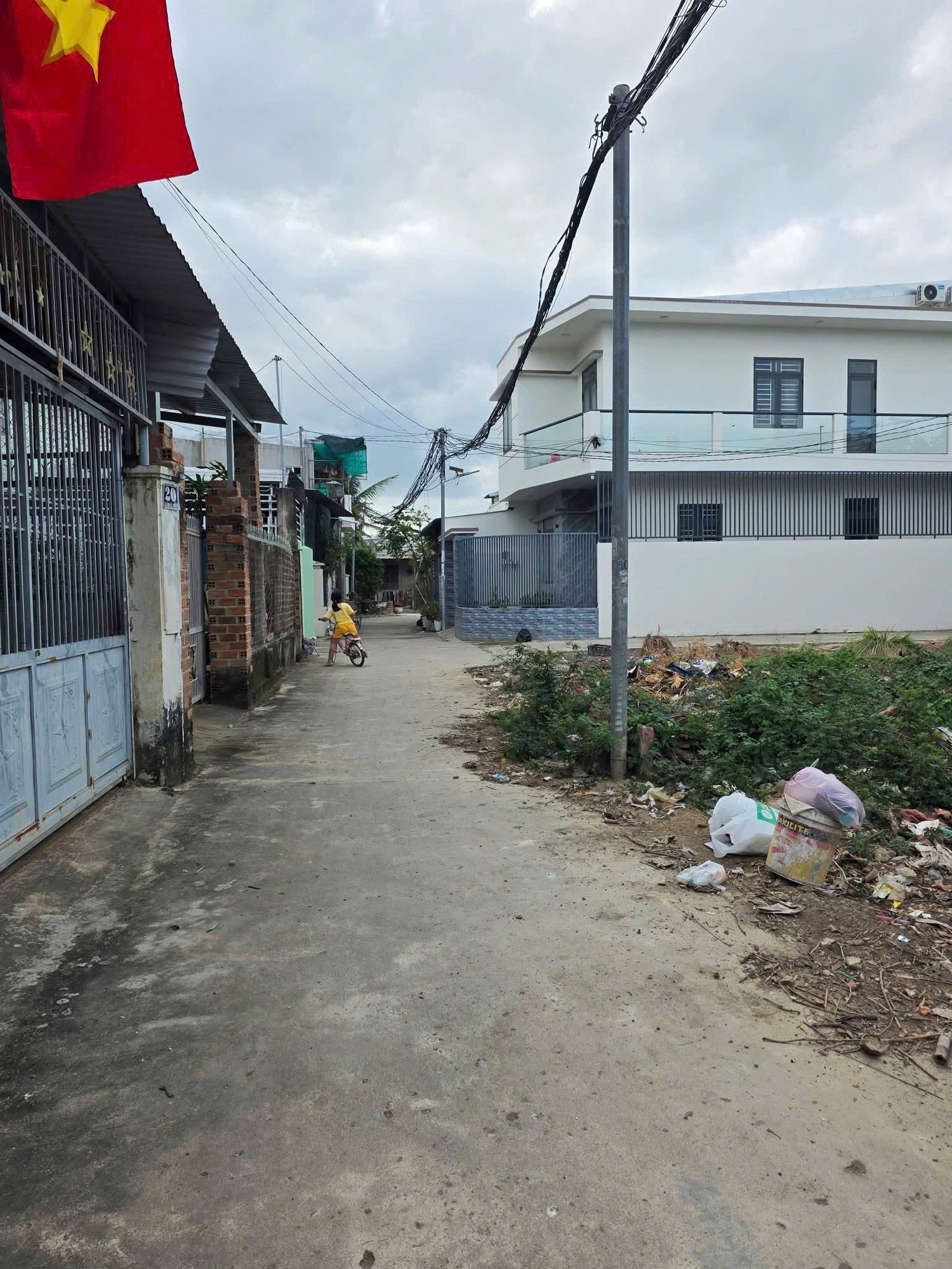 BÁN ĐẤT FULL THỔ CƯ VĨNH THẠNH TP NHA TRANG
- DT: 95m2 ngang 4,84m2 full thổ cư
- Hướng: Nam
- Đường bê tông ô tô tận đất. Khu dân cư
- Pháp lý sổ hồng
- Giá bán : 1 tỷ 780 triệu