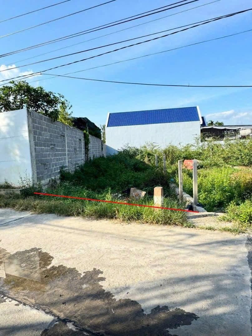 💥 Lô Đất Đẹp, FULL THỔ CƯ — Phường Tây Nha Trang ( Võ Dõng, Vĩnh Trung )
  •  Khu dân cư đông, tiện ích đầy đủ, gần trường học, gần chợ, bệnh viện, quán ăn, cafe,...
- Đường thông 8m ô tô né nhau vô tư, gần đường 23/10.

👉 Với DT : 106,8m2 — Ngang 5,8