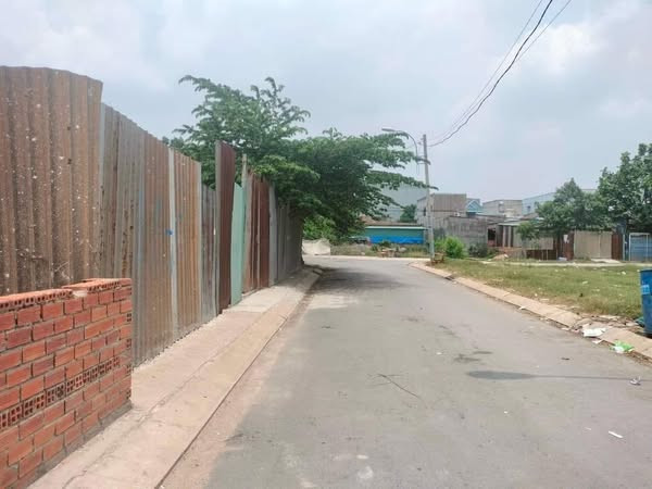 ÔNG ANH GỬI BÁN 120M2 - GIÁ 1 TỶ 700 - XUÂN THỚI ĐÔNG - HÓC MÔN