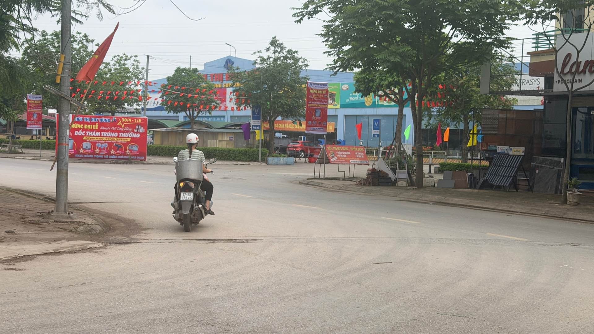 Bán Nhà Mặt Phố KĐT Chờ Yên Phong Bắc Ninh - Kinh Doanh Sầm Uất, Sổ Đỏ Chính Chủ