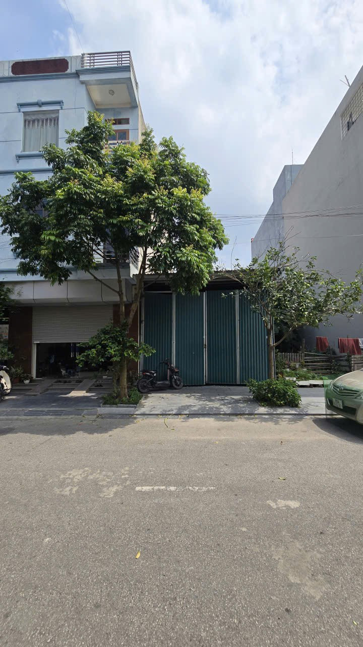 GIẢM SỐC ĐÓN SÓNG - NHÀ PHỐ KĐT CHỜ YÊN PHONG - VỊ TRÍ ĐỈNH CAO - GIÁ CHỈ 6.X TỶ
Bán nhà 81m² full thổ cư ngang 4.5m giá 6.9 tỷ tại Xã Yên Phong