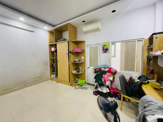 Bán nhà Tô Ngọc Vân,Quận 12, 5mx12m giá 3tỷ8 TL,nhà 1trệt2lầu+sân thượng+5PN+5WC. Liên hệ: 0559371035 gặp Bảo Ngọc