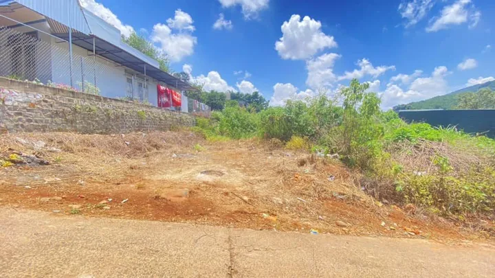 Bán Đất 1000m2 có sẵn 200 m2 thổ cư giá 13 tỷ tại Đường Cao Bá Quát Thị trấn Liên Nghĩa Huyện Đức Trọng Lâm Đồng