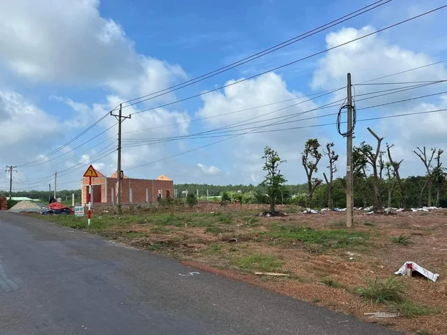 GIÁ THẬT 100% 1.054M2 GIÁ 230TR SỔ RIÊNG ĐƯỜNG 18M NGAY TRUNG TÂM THỊ XÃ