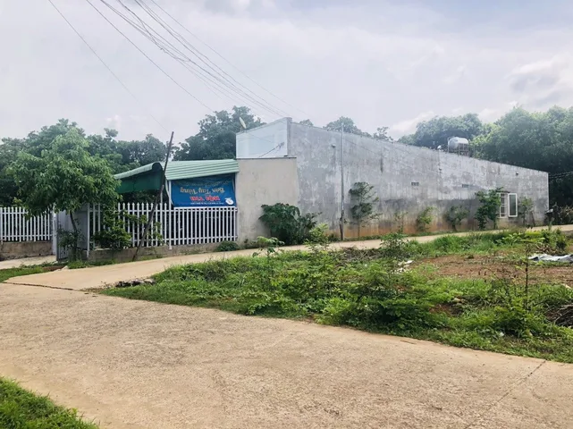 BÁN  LẠI LÔ GÓC 2 MT 308M2 ĐẤT THỔ CƯ SHR MẶT TIỀN ĐƯỜNG LỚN CẠNH CHỢ DÂN CƯ ĐÔNG GIÁ 350 TRIỆU