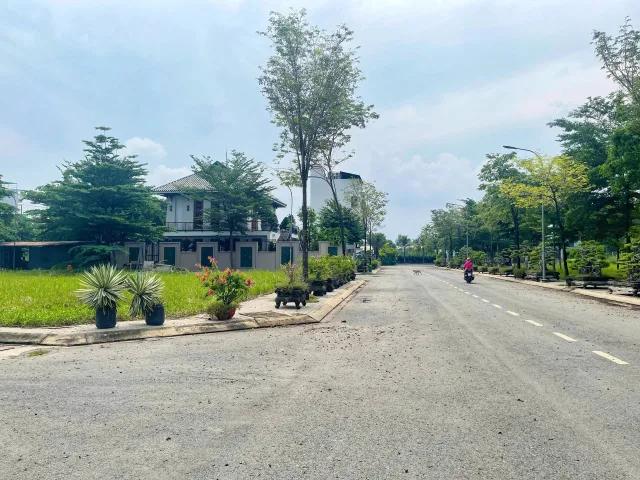 BÁN ĐẤT KDC GIA LONG RIEVERSIDE, GÓC 2 MT ĐƯỜNG CHÍNH, 141M2, GIÁ 10.8 TỶ