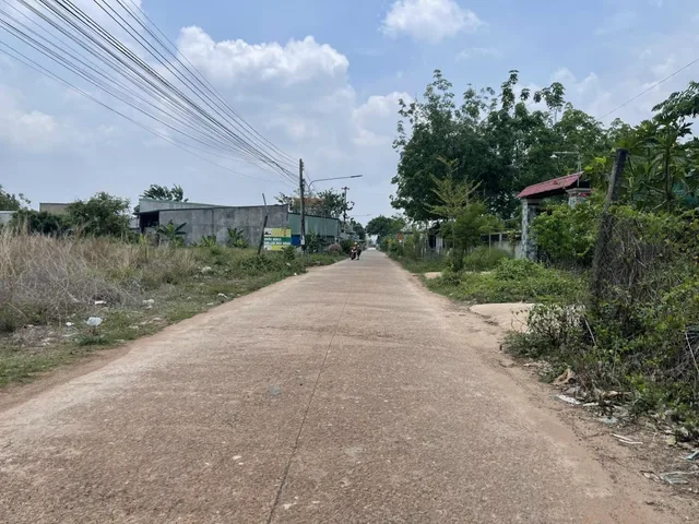 Cần bán đất sát khu công nghiệp Tân Quan, gần chợ, Ủy ban