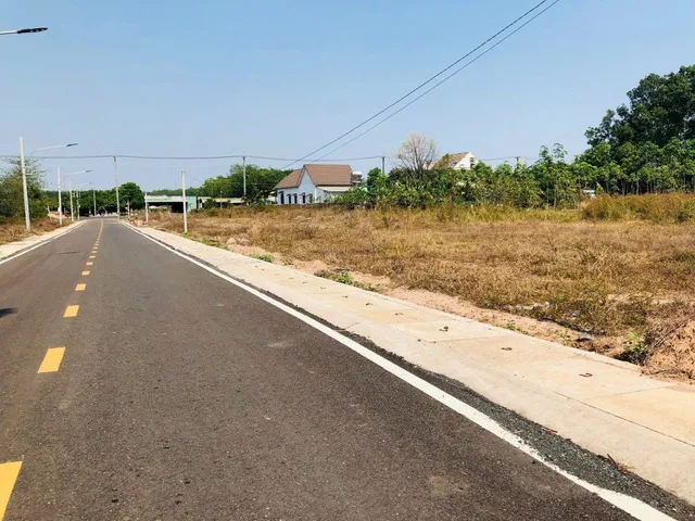 KẸT TIỀN BÁN 2.080M2 SỔ RIÊNG. GIÁ 160TR/SỔ NGAY THỊ XÃ CHỢ, TRƯỜNG, KCN ĐÔNG DÂN CƯ BUÔN BÁN ĐƯỢC