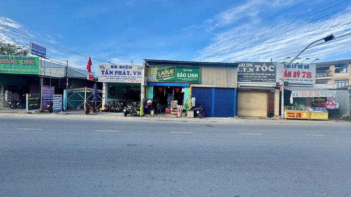 Bán nhà măt tiền 825 Đối diên cổng trường học Thị Trấn Đức Hoà huyện Đức Hoà LA    - DT:  4x29  Chủ gởi 4tỷ5  đoan kinh doanh mua bán