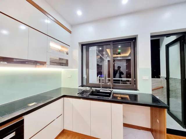 bán gấp chccTrần Quý Kiên dt 88m2 giá 5.98 tỷ, 3 ngủ, 2 vệ sinh sổ đỏ cất két giao dịch ngay