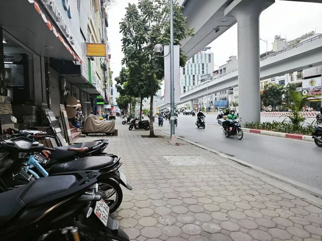 BÁN GẤP NHÀ MẶT ĐƯỜNG TRƯỜNG CHINH, 78M2 - 4 TẦNG. VỈA HÈ RỘNG, KINH DOANH ĐỈNH.