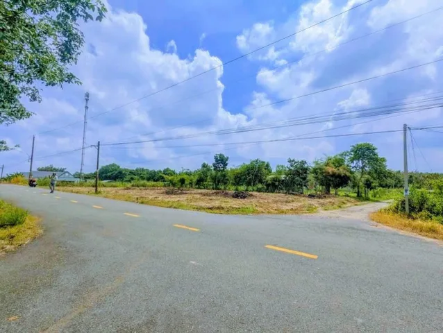 BÁN GẤP MẶT TIỀN ĐƯỜNG LỚN 450M2 CÓ SẴN THỔ CƯ NGAY TRUNG TÂM THỊ XÃ ĐÔNG DÂN CƯ. GIÁ 535TR