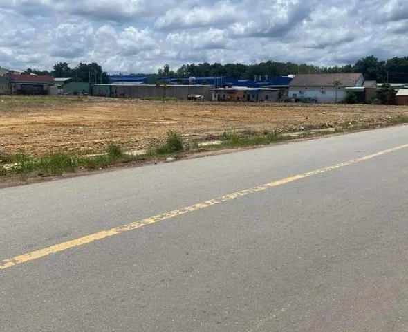 BÁN NHANH 1023M2 ĐẤT THỊ XÃ NGAY CHỢ THÔNG RA KHU CÔNG NGHIỆP ĐANG HOẠT ĐỘNG. GIÁ 180 TRIỆU