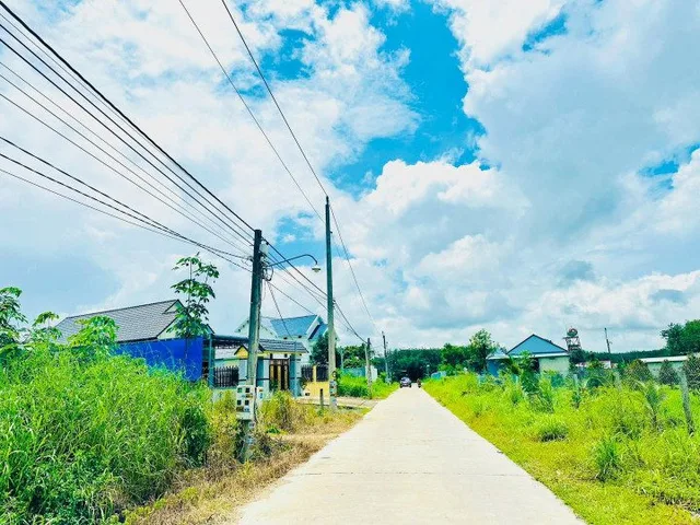 lh: 0909 044 186. bán gấp 200m2 đất sát tr. học, chọ dân đông giá 290tr
Đất sổ hồng, thổ cư  công chứng ngay