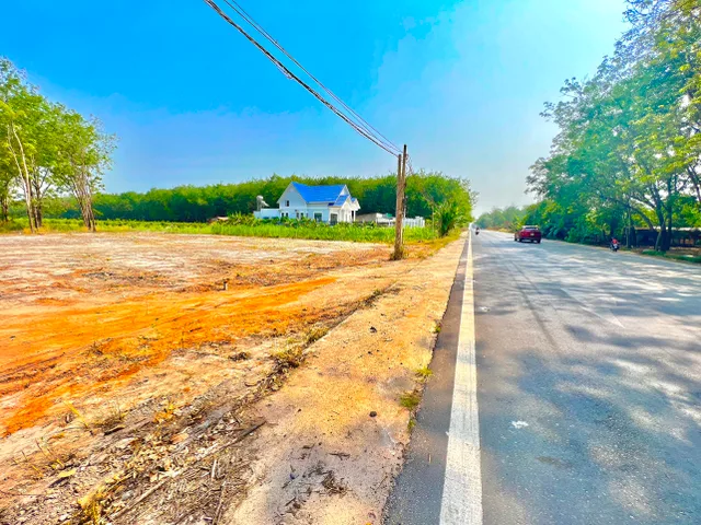 Bán 2 sào đất 2 000m2 có shr dân đông gần tỉnh lộ
