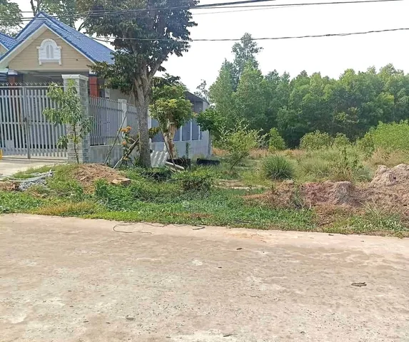 CẦN BÁN GẤP 210M2 ĐẤT NGAY GẦN CHỢ DÂN ĐÔNG