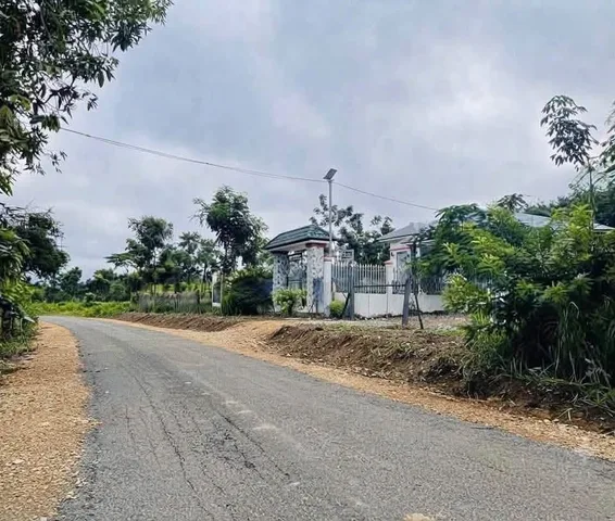 Bán đất 200m², sẵn thổ cư giá 260 triệu gần khu trung tâm, mặt tiền nhựa hiện hữu