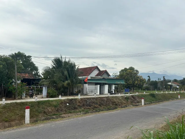 LH 0938156791 Hiếu.
🔥BÁN LÔ ĐẤT ĐẸP TRỤC NHỰA DT7 – VỊ TRÍ ĐẮC ĐỊA TẠI NINH THỌ🔥

📍 Diện tích: 307m² (ngang 10m) – Full thổ cư
✅ Lợi thế 2 mặt tiền thoáng mát, tiện kinh doanh, buôn bán hoặc xây nhà vườn đều đẹp.
📌 Vị trí đắc địa:

Cách UBND và trư