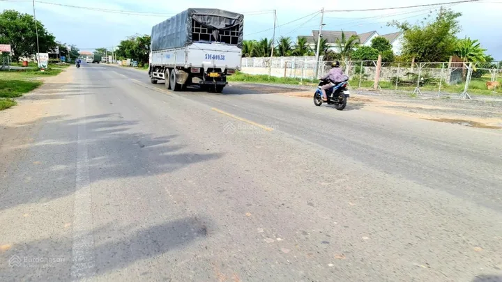 Bán gấp 250m²  giá 250 triệu QL 14 ngay chợ 0938889035
