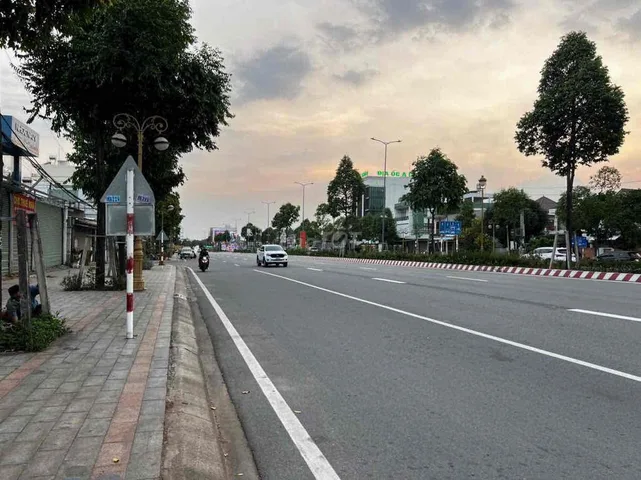 nhanh mới còn siêu rẻ giảm từ 6ty4 còn 5tyxx siêu rẻ Đất mặt tiền kin