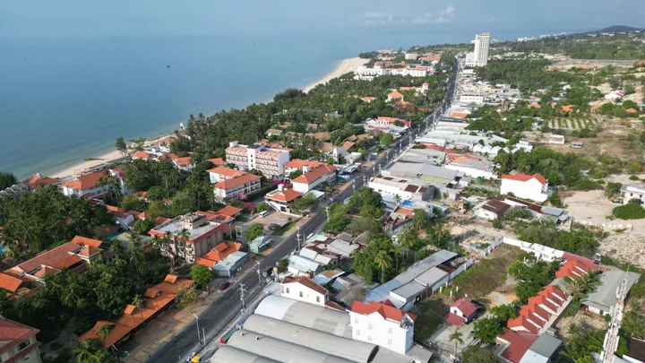 Bán 1200m2 đường Nguyễn Đình Chiểu, Hàm Tiến. Mặt hướng biển giá 30 tr/m2 Lvcc 0982482666