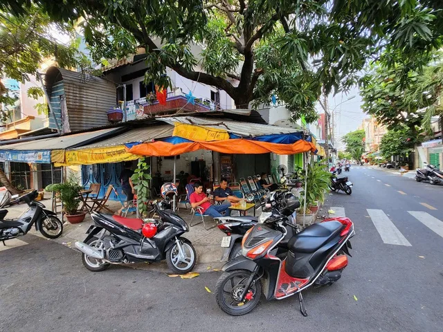 Bán nhà 2 tầng gốc 2 mặt tiền Lê Niệm  Quận Tân Phú